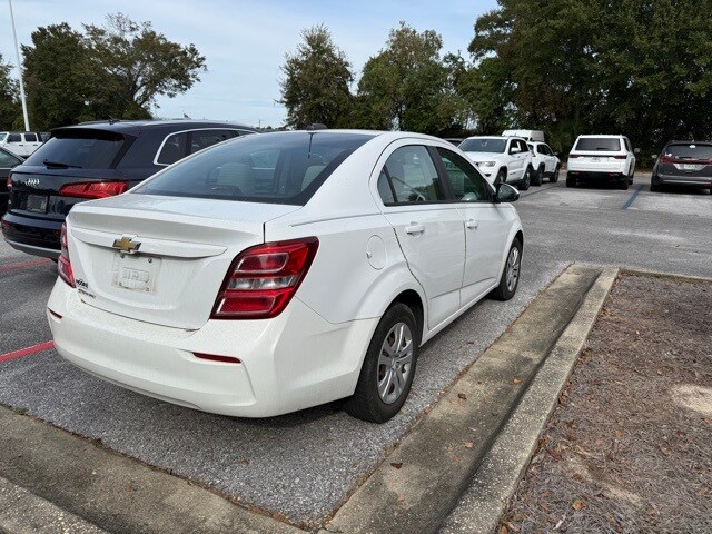 2017 Chevrolet Sonic LS photo 4