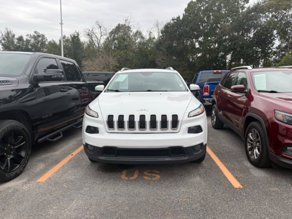 Used 2017 Jeep Cherokee Latitude SUV
