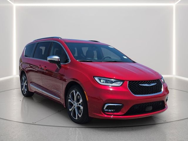 2026 Chrysler Pacifica Pinnacle's photo