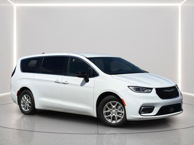 2025 Chrysler Pacifica Select's photo