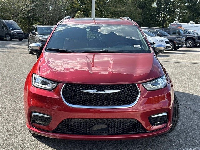 2026 Chrysler Pacifica Pinnacle photo 2