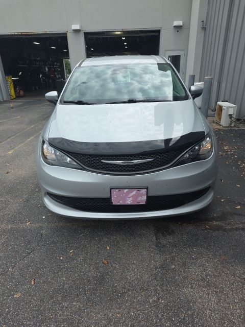 2023 Chrysler Voyager LX's photo