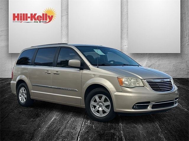 2013 Chrysler Town & Country Touring's photo