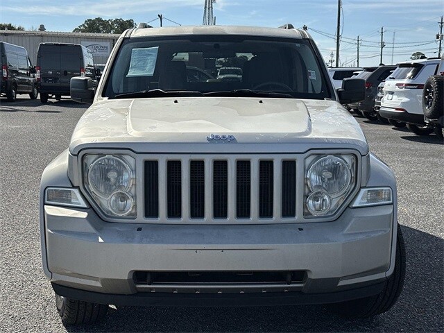 2008 Jeep Liberty Sport photo 2