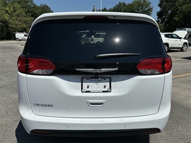 2026 Chrysler Voyager LX photo 3