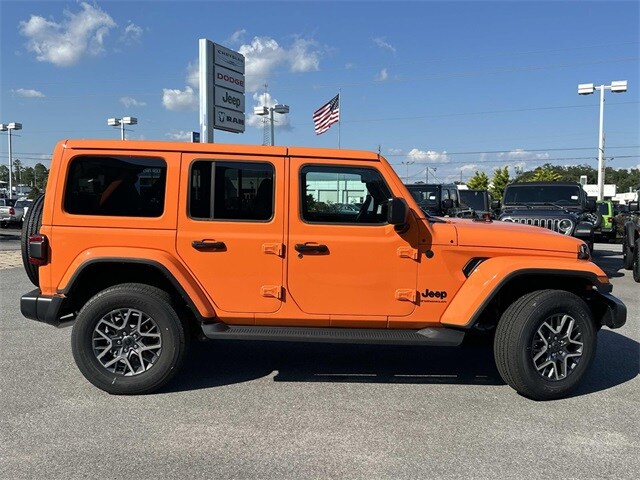 2025 Jeep Wrangler Sahara photo 4