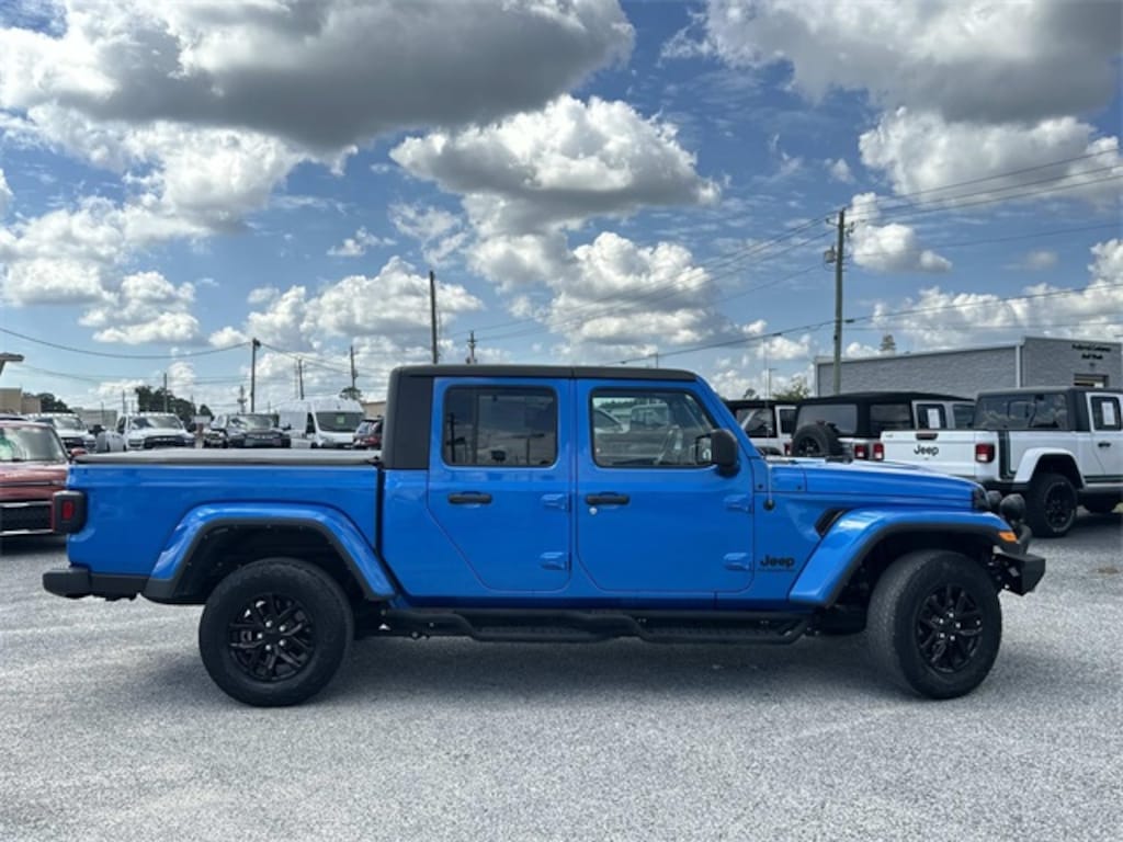 Used 2022 Jeep Gladiator Altitude Truck