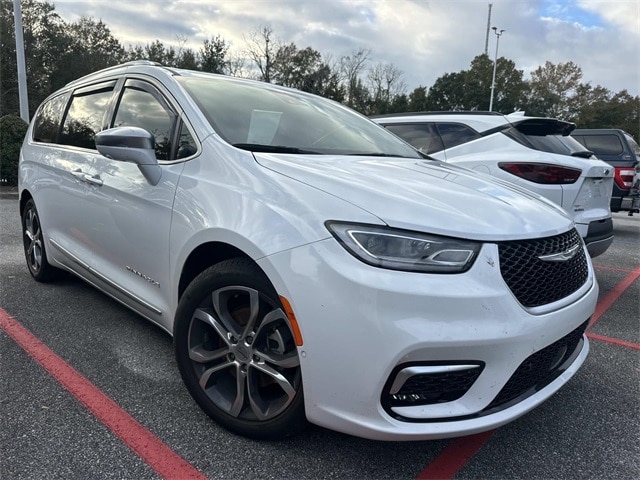 2022 Chrysler Pacifica Pinnacle's photo