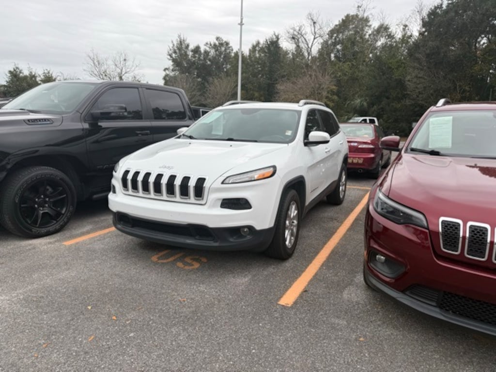 Used 2017 Jeep Cherokee Latitude SUV