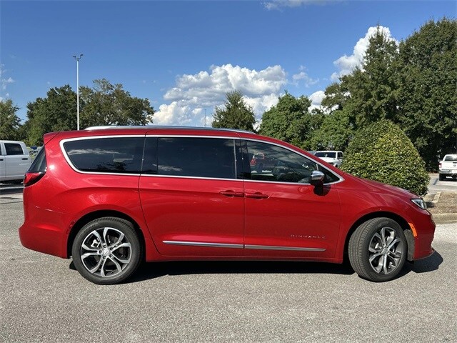 2026 Chrysler Pacifica Pinnacle photo 4