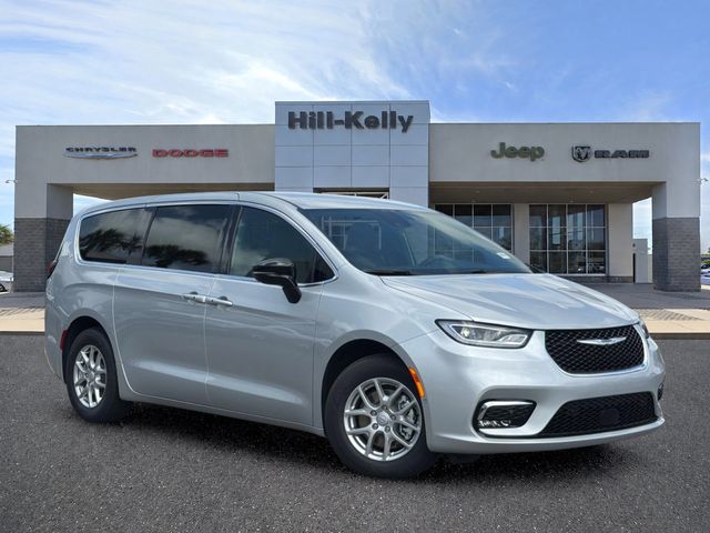 2026 Chrysler Pacifica Select's photo