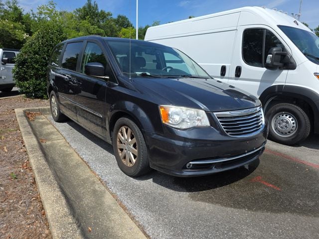 2014 Chrysler Town & Country Touring's photo
