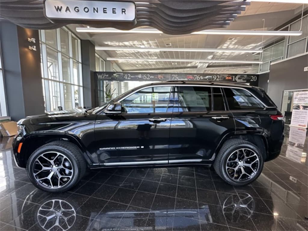 New 2025 Jeep Grand Cherokee Summit Sport Utility