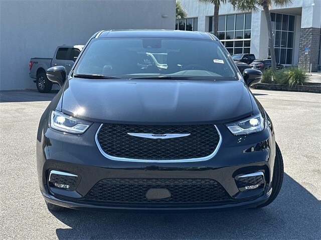 2025 Chrysler Pacifica photo 2