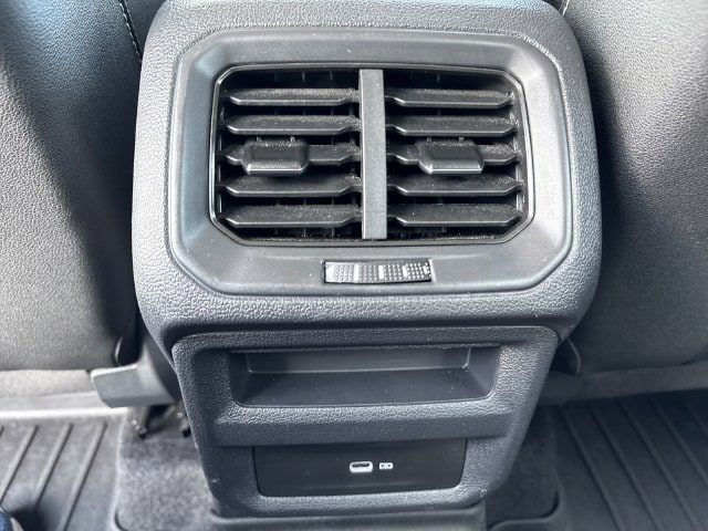 2023 Volkswagen Taos SE - Photo 29