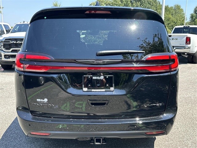2026 Chrysler Pacifica Limited photo 3