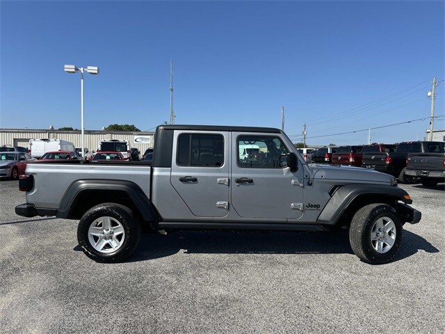 2020 Jeep Gladiator Sport photo 4