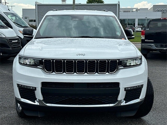 2022 Jeep Grand Cherokee Limited photo 2