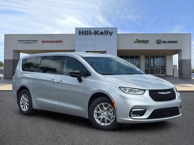 2026 Chrysler Pacifica Select's photo