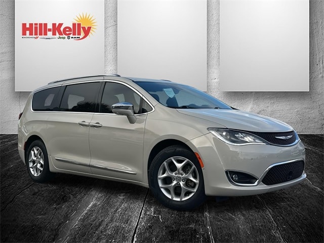 2020 Chrysler Pacifica Limited's photo