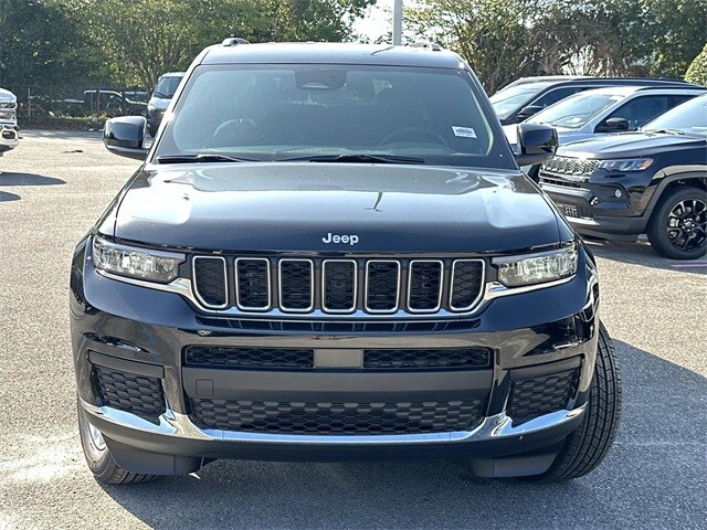 2025 Jeep Grand Cherokee Laredo Altitude photo 2