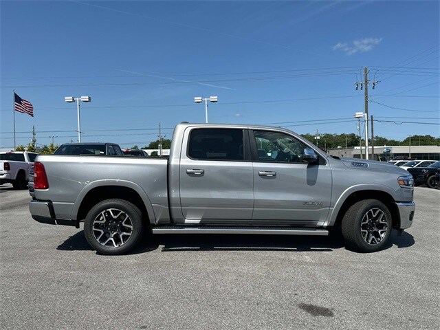 2025 Ram 1500 Laramie photo 4
