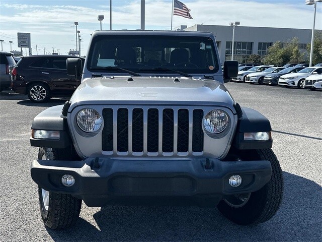 2020 Jeep Gladiator Sport photo 2