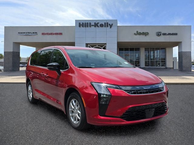 2027 Chrysler Pacifica Select's photo