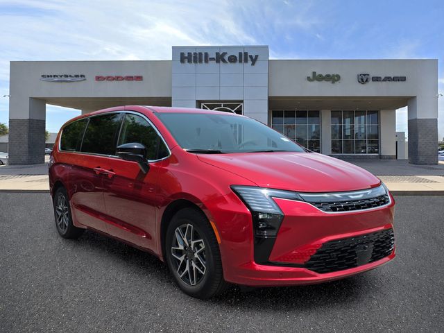 2027 Chrysler Pacifica Limited's photo