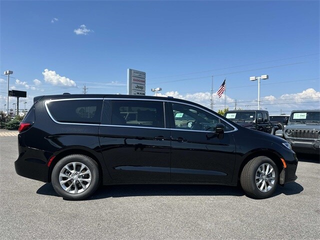 2025 Chrysler Pacifica photo 4