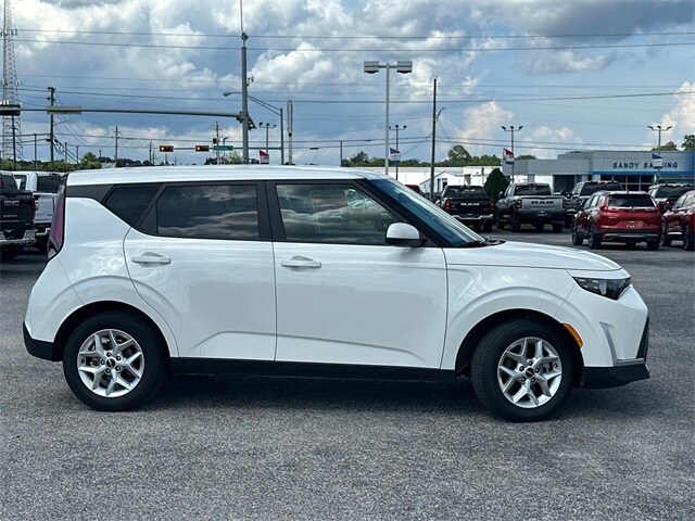 2024 Kia Soul LX S photo 2