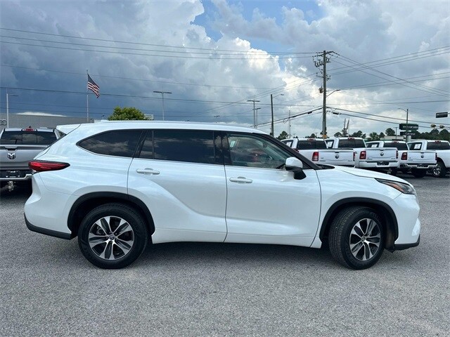 2022 Toyota Highlander XLE photo 4