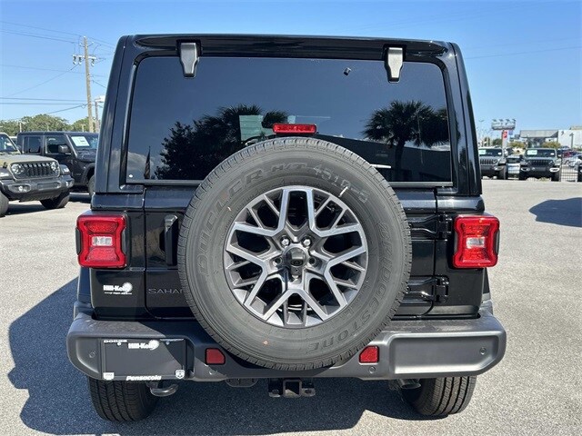 2025 Jeep Wrangler Sahara photo 3
