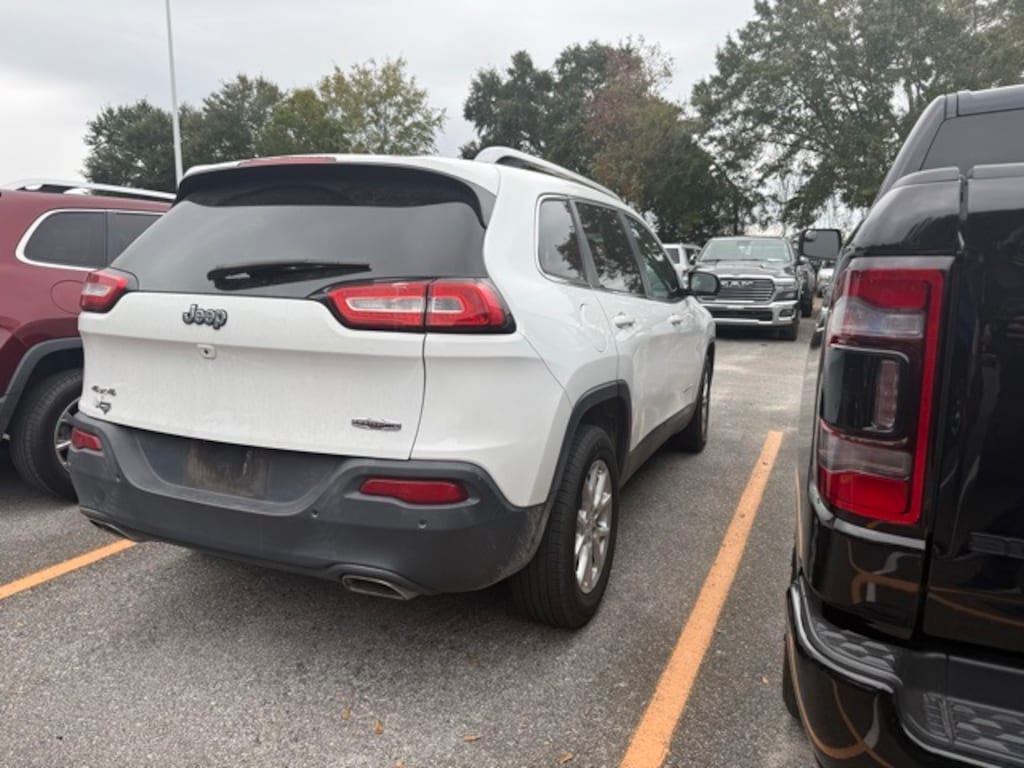 Used 2017 Jeep Cherokee Latitude SUV