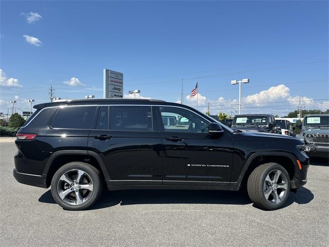 2025 Jeep Grand Cherokee Limited photo 4