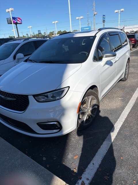 2022 Chrysler Pacifica Pinnacle's photo