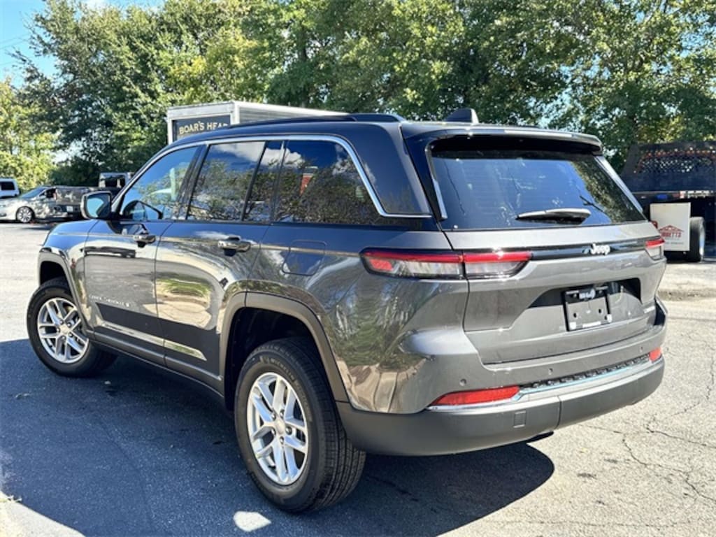 New 2025 Jeep Grand Cherokee LAREDO X 4X2 Sport Utility