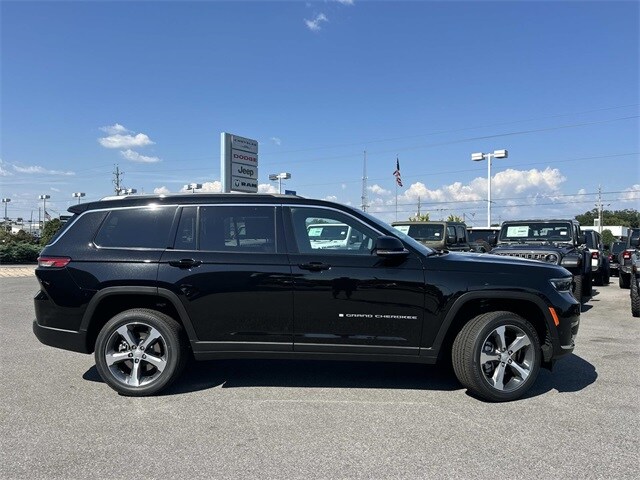 2025 Jeep Grand Cherokee Limited photo 4
