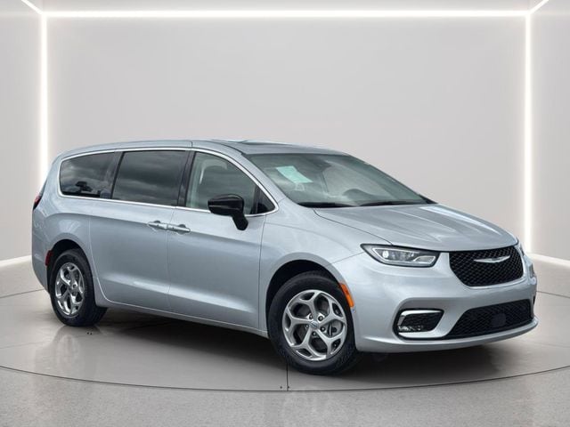 2024 Chrysler Pacifica Limited AWD's photo
