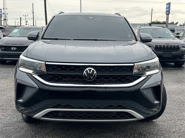 Used 2024 Volkswagen Taos SE with VIN 3VVVX7B24RM069052 for sale in Pensacola, FL