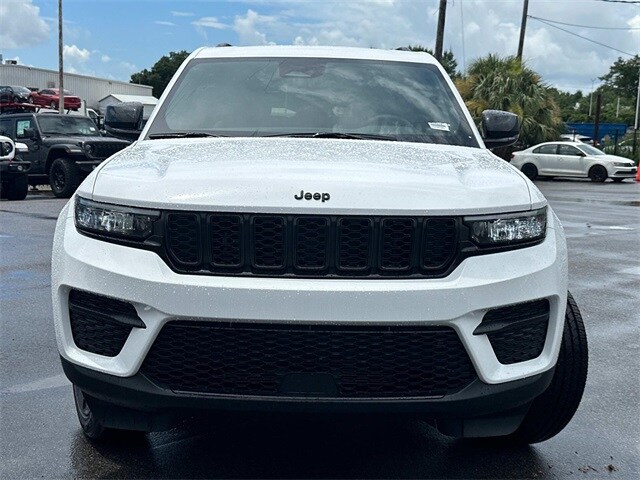 2025 Jeep Grand Cherokee Laredo Altitude photo 2