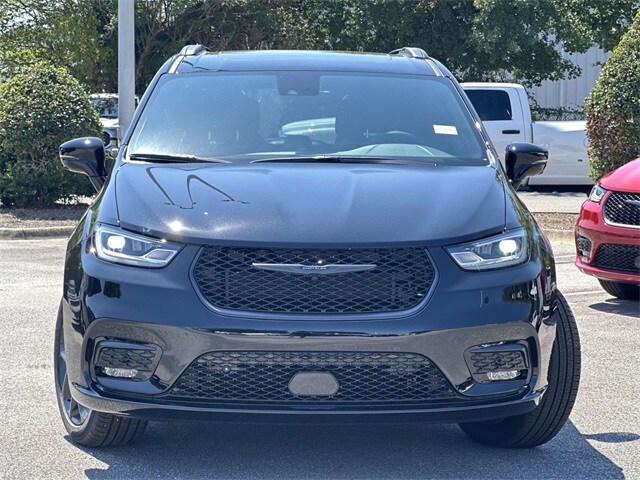 2026 Chrysler Pacifica Limited photo 2