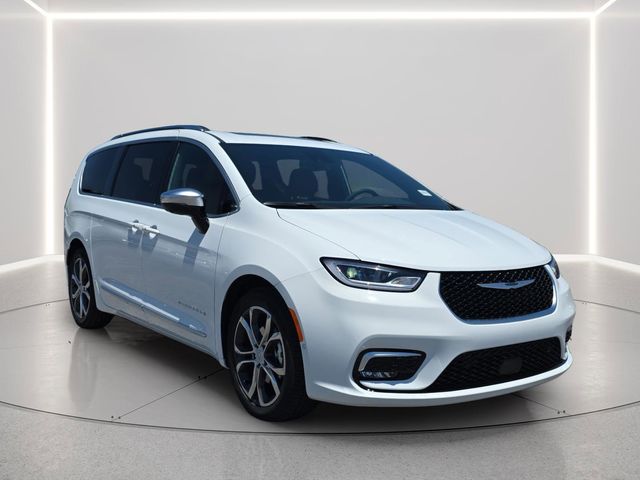2026 Chrysler Pacifica Pinnacle's photo