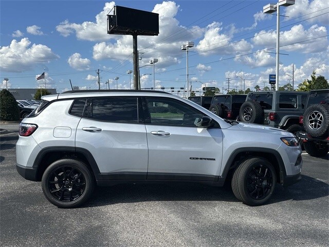 2026 Jeep Compass Latitude photo 2