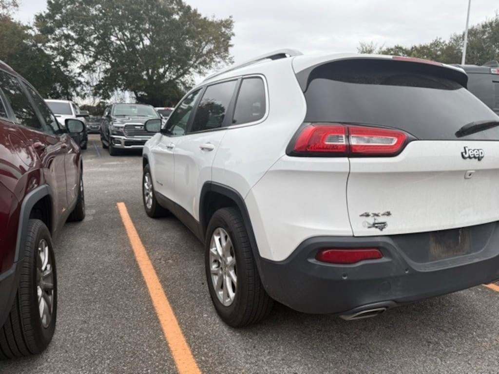 Used 2017 Jeep Cherokee Latitude SUV