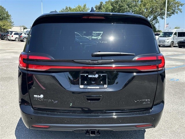 2026 Chrysler Pacifica Limited photo 3
