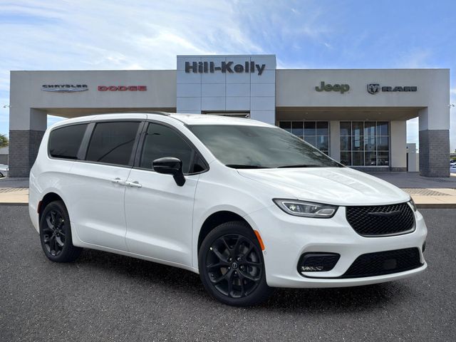 2026 Chrysler Pacifica Select AWD's photo