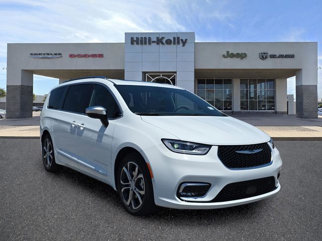 2026 Chrysler Pacifica Pinnacle's photo