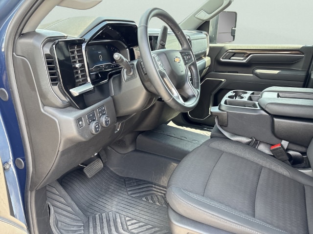 2025 Chevrolet Silverado 2500HD LT - Photo 9