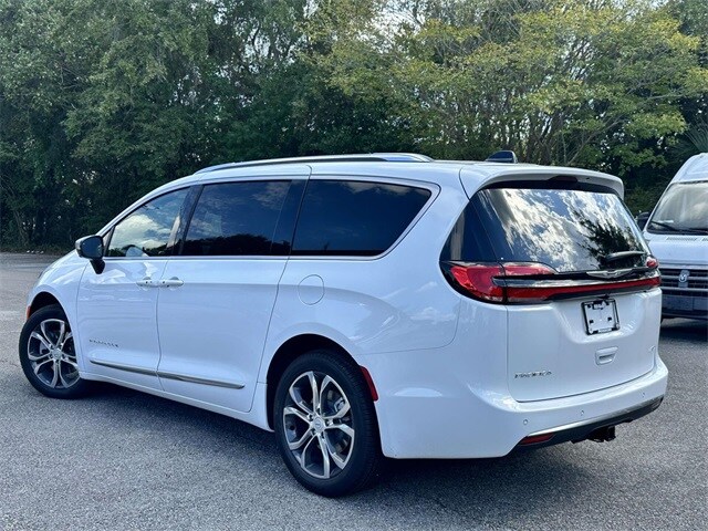 2026 Chrysler Pacifica Pinnacle photo 4